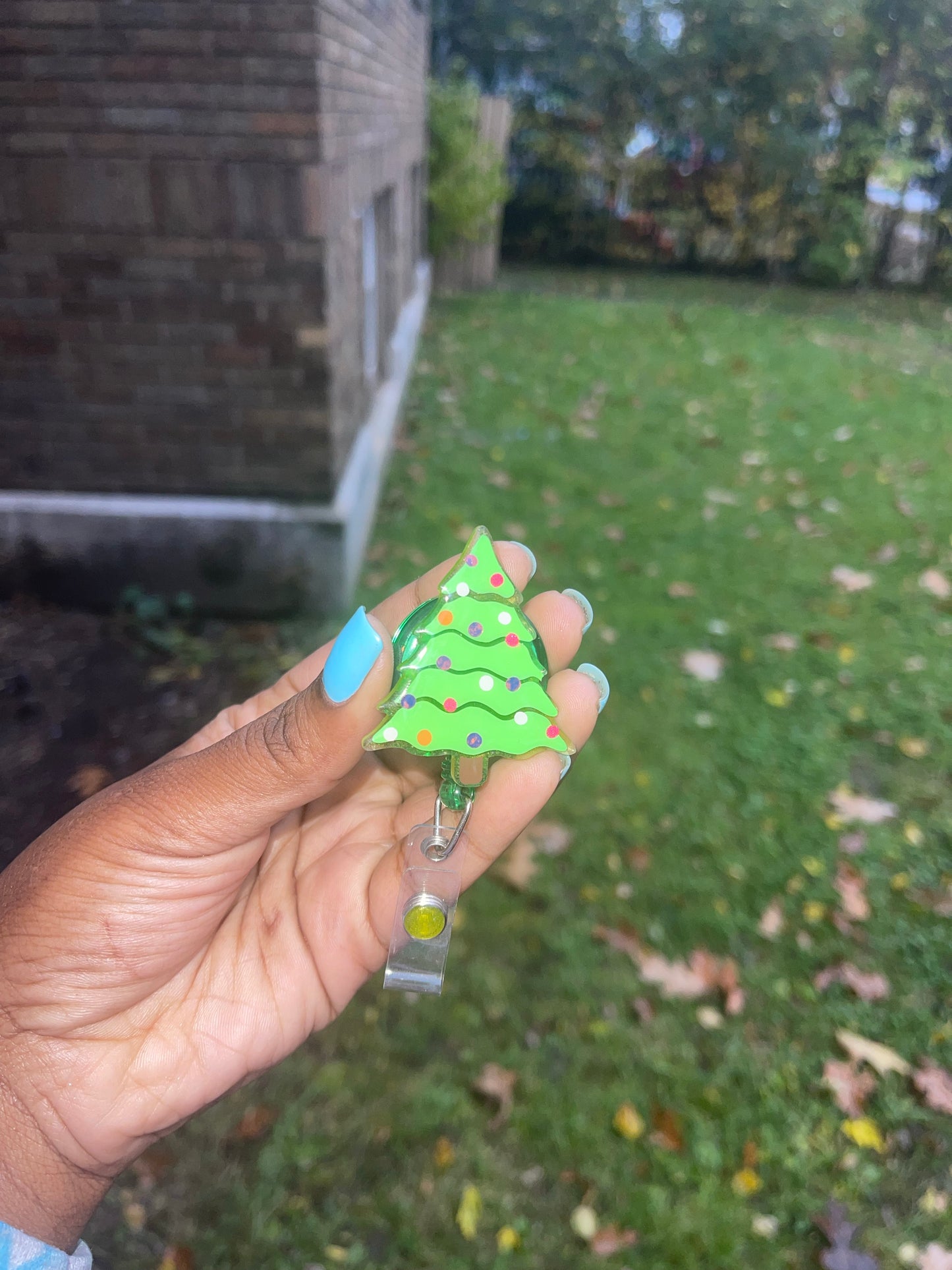 Christmas tree badge